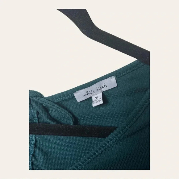 1286. WHITE BIRCH LONG SLEEVE TOP KEYHOLE AND TIE IN BACK SIZE XLARGE - Picture 5 of 9